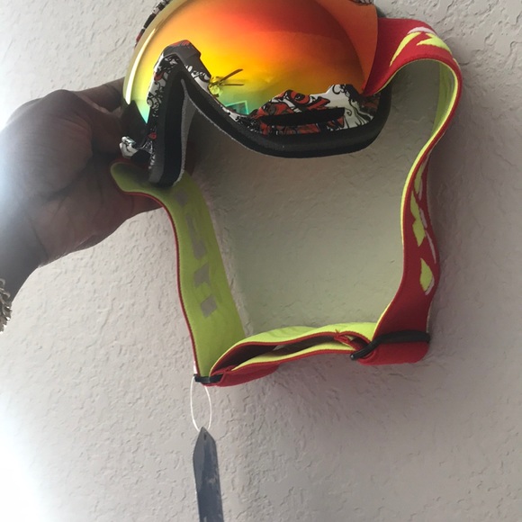 SNOW GOGGLES - Picture 1 of 1